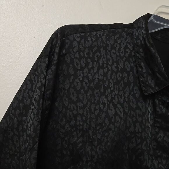 Old Navy Leopard Pattern Button Up Shirt Long Sleeve Collared Black Size XXL - Picture 3 of 7